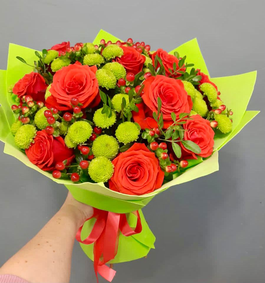 Букет цветов из: Хризантемы и Розы в им 9 Января