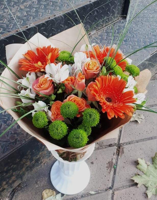 Букет цветов из: Герберы, Хризантемы, Альстромерии и Розы в им 9 Января