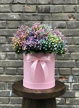 Цветочная композиция из Гипсофила и Розы в шляпной коробке в им 9 Января