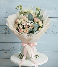 Букет цветов из:  Розы и Лизиантусы в им 9 Января