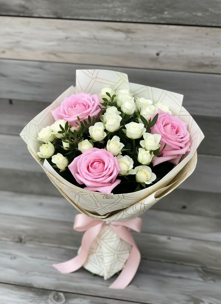 Букет цветов из: Розы в им 9 Января