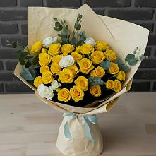 Букет цветов из:  Розы в им 9 Января