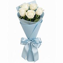 Букет 5 Белых роз Проуд в им 9 Января