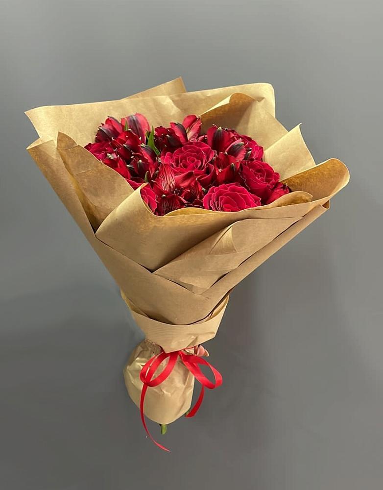 Букет цветов из: Альстромерии и Розы в им 9 Января