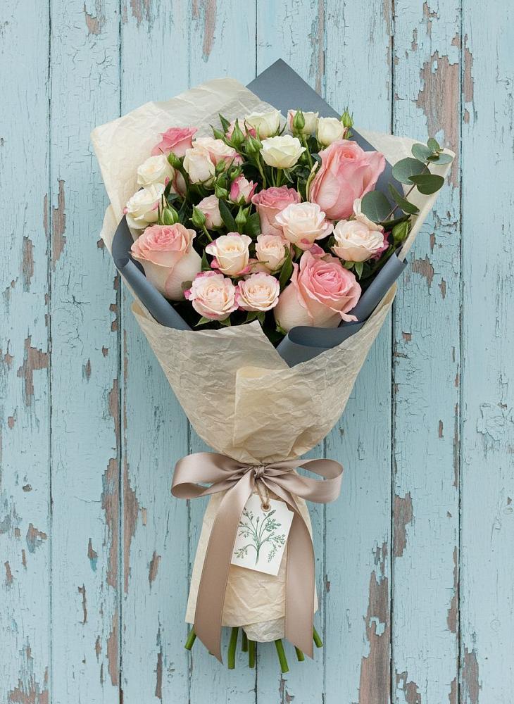 Букет цветов из: Розы в им 9 Января