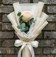 Букет цветов из:  Розы в им 9 Января