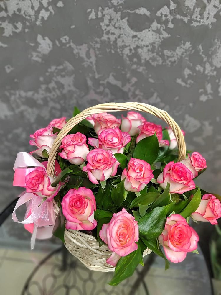 Цветочная композиция из Розы в корзине в им 9 Января