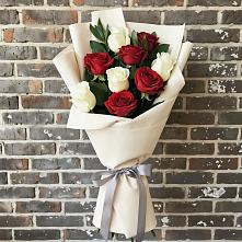 Букет цветов из:  Розы #REPLACE_PRED# им 9 Января