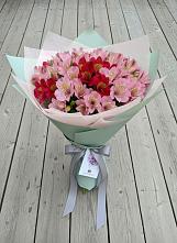 Букет цветов из:  Альстромерии в им 9 Января