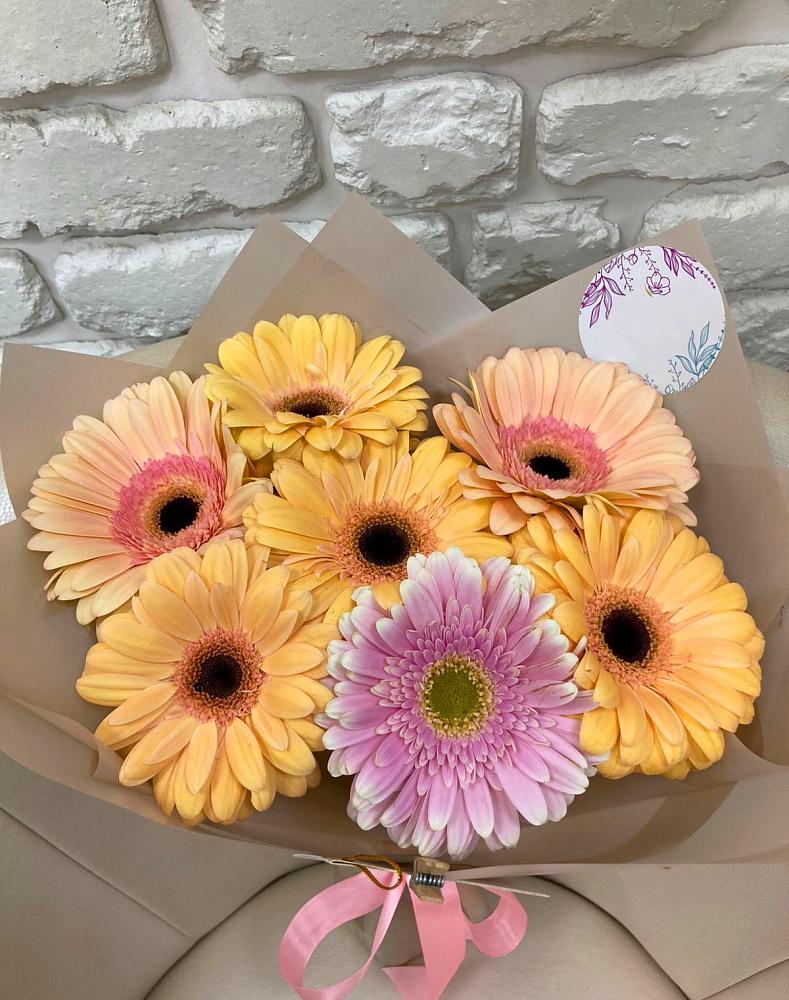 Букет цветов из: Герберы в им 9 Января