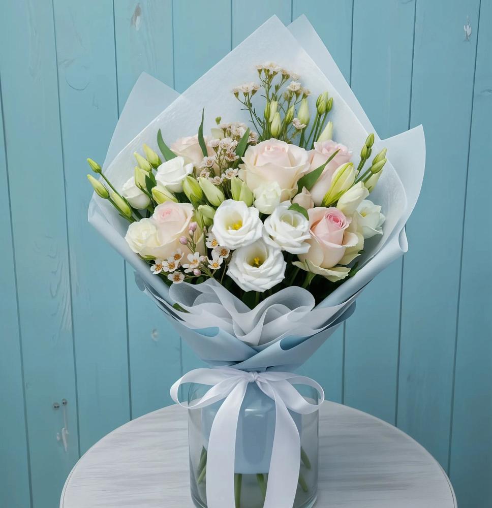 Букет цветов из: Розы и Лизиантусы в им 9 Января