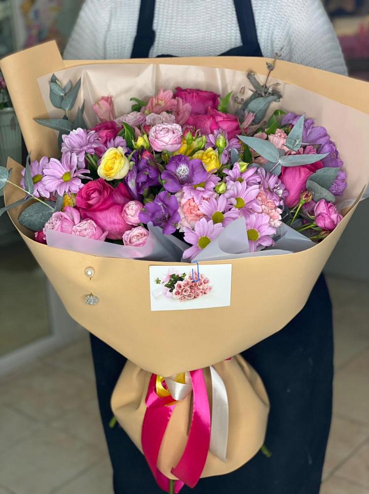 Букет цветов из: Хризантемы, Гвоздики и Альстромерии в им 9 Января