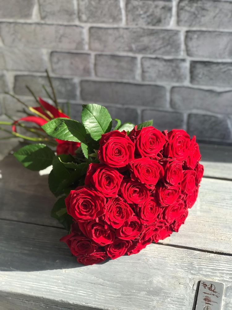 Букет Красные розы Фридом в им 9 Января