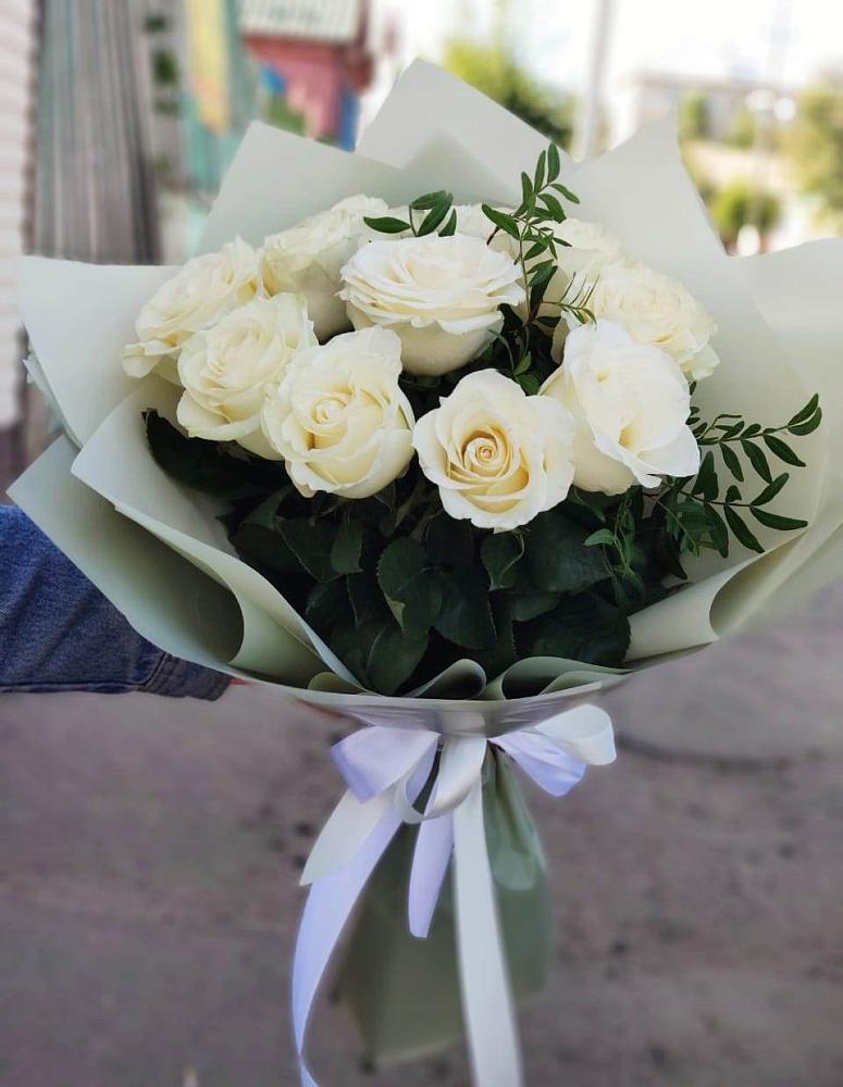 Букет Белые розы Проуд в им 9 Января