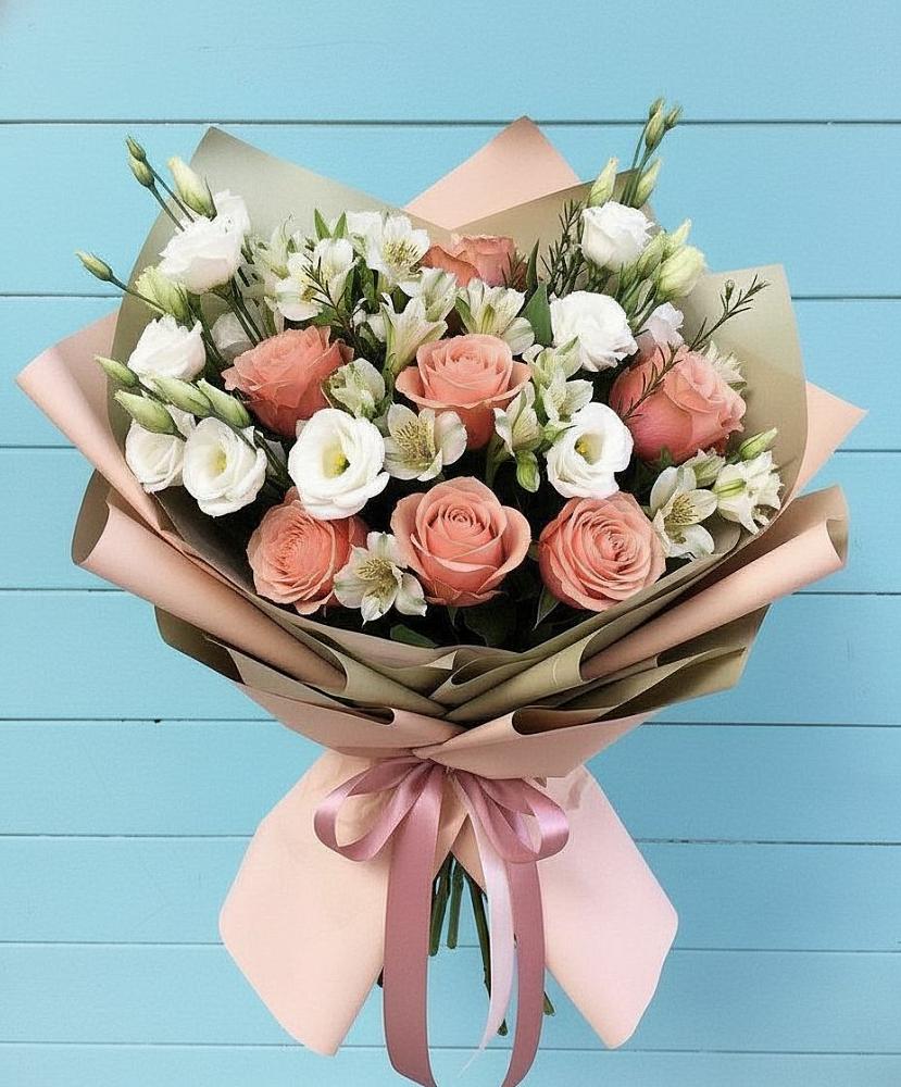 Букет цветов из: Розы, Альстромерии и Лизиантусы в им 9 Января