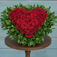 Цветочная композиция из Розы в виде сердца в им 9 Января