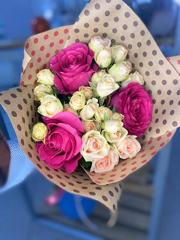 Букет цветов из: Розы в им 9 Января