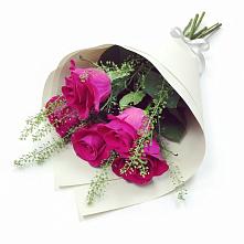 Букет цветов из:  Розы в им 9 Января