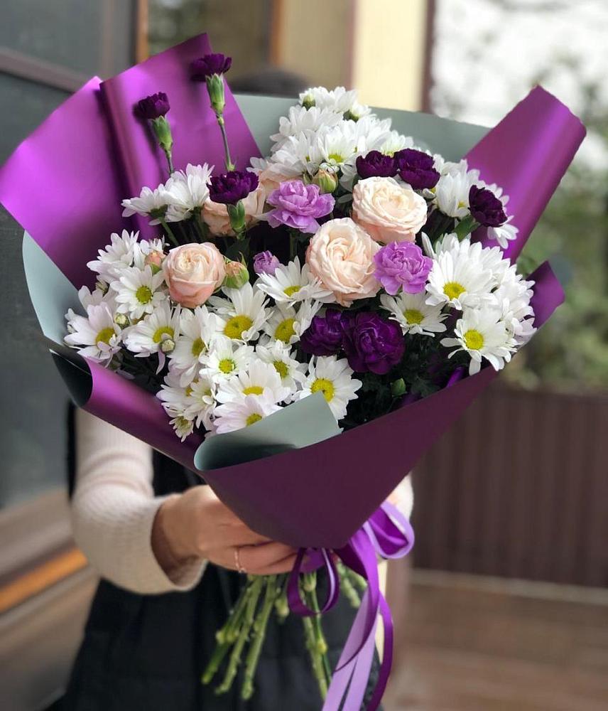 Букет цветов из: Хризантемы, Гвоздики и Розы в им 9 Января