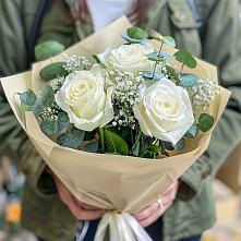 Букет цветов из:  Розы в им 9 Января