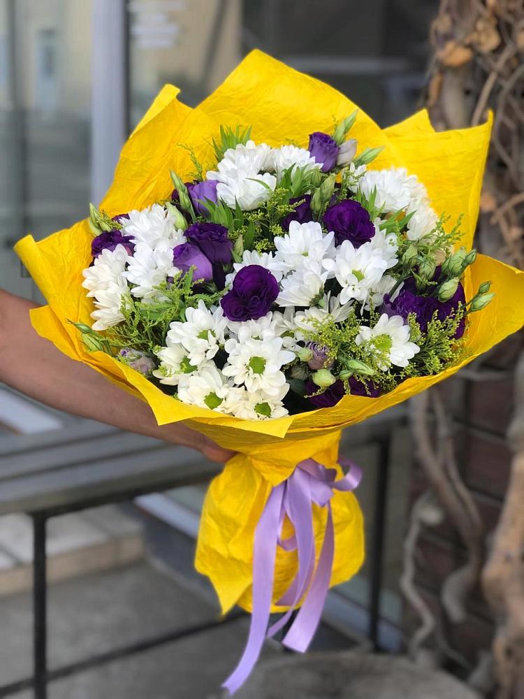 Букет цветов из: Ирисы, Хризантемы и Ромашки в им 9 Января