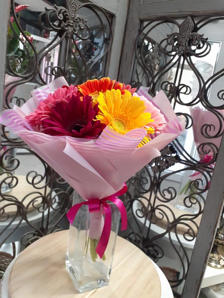 Букет цветов из: Герберы в им 9 Января