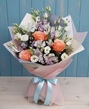 Букет цветов из:  Лизиантусы, Розы, Альстромерии и Гипсофила в им 9 Января