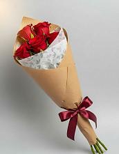 Букет цветов из:  Розы в им 9 Января