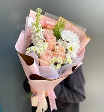 Букет цветов из:  Хризантемы и Розы в им 9 Января