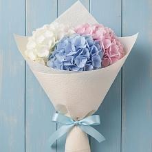 Букет цветов из:  Гортензия в им 9 Января