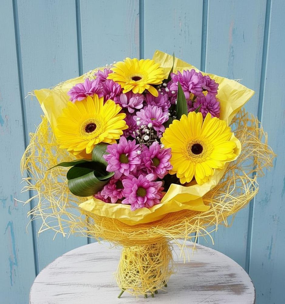 Букет цветов из: Хризантемы и Герберы в им 9 Января
