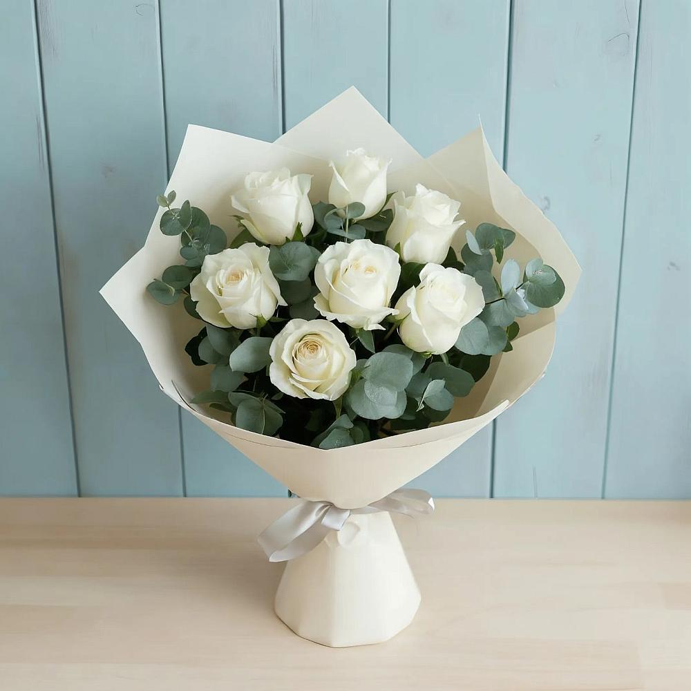 Букет Белые розы в Эвкалипте в им 9 Января