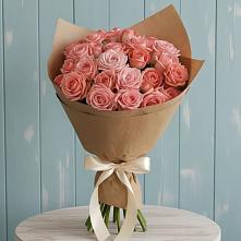 Букет цветов из:  Розы в им 9 Января