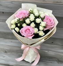 Букет цветов из:  Розы в им 9 Января
