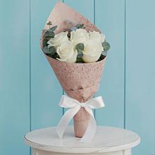 Букет цветов из:  Розы в им 9 Января