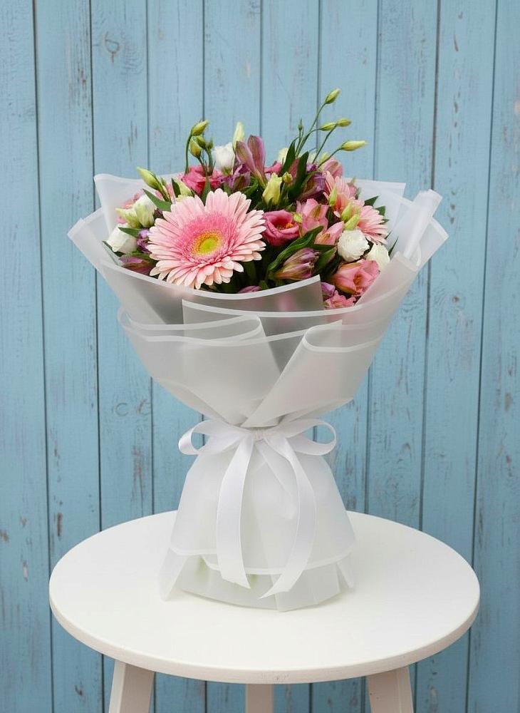 Букет цветов из: Герберы, Альстромерии и Лизиантусы в им 9 Января