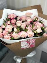 Букет цветов из:  Розы в им 9 Января