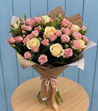 Букет цветов из:  Розы в им 9 Января