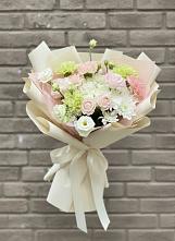 Букет цветов из:  Гвоздики, Розы, Лизиантусы и Хризантемы в им 9 Января