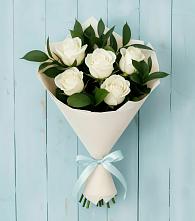 Букет цветов из:  Розы в им 9 Января