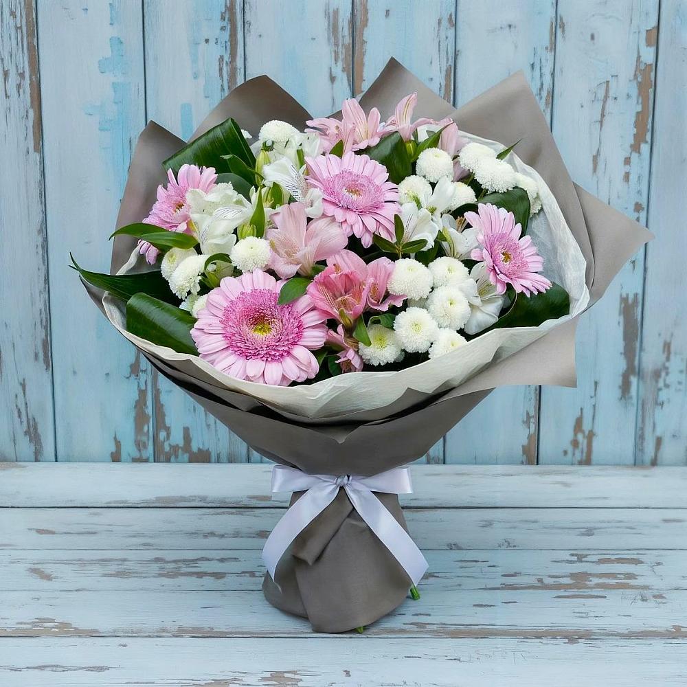 Букет цветов из: Герберы, Альстромерии и Хризантемы в им 9 Января