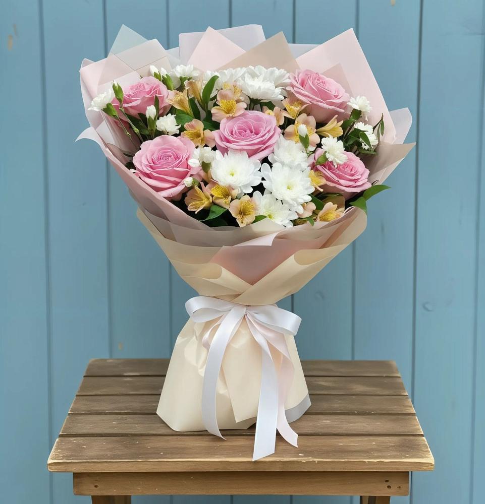 Букет цветов из: Гвоздики, Орхидеи и Розы в им 9 Января