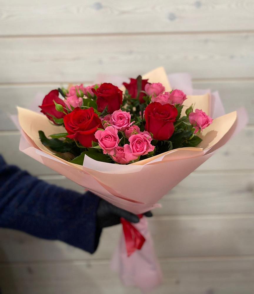 Букет цветов из: Розы в им 9 Января