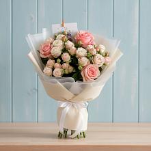 Букет цветов из:  Розы в им 9 Января