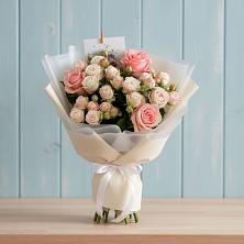 Букет цветов из:  Розы в им 9 Января