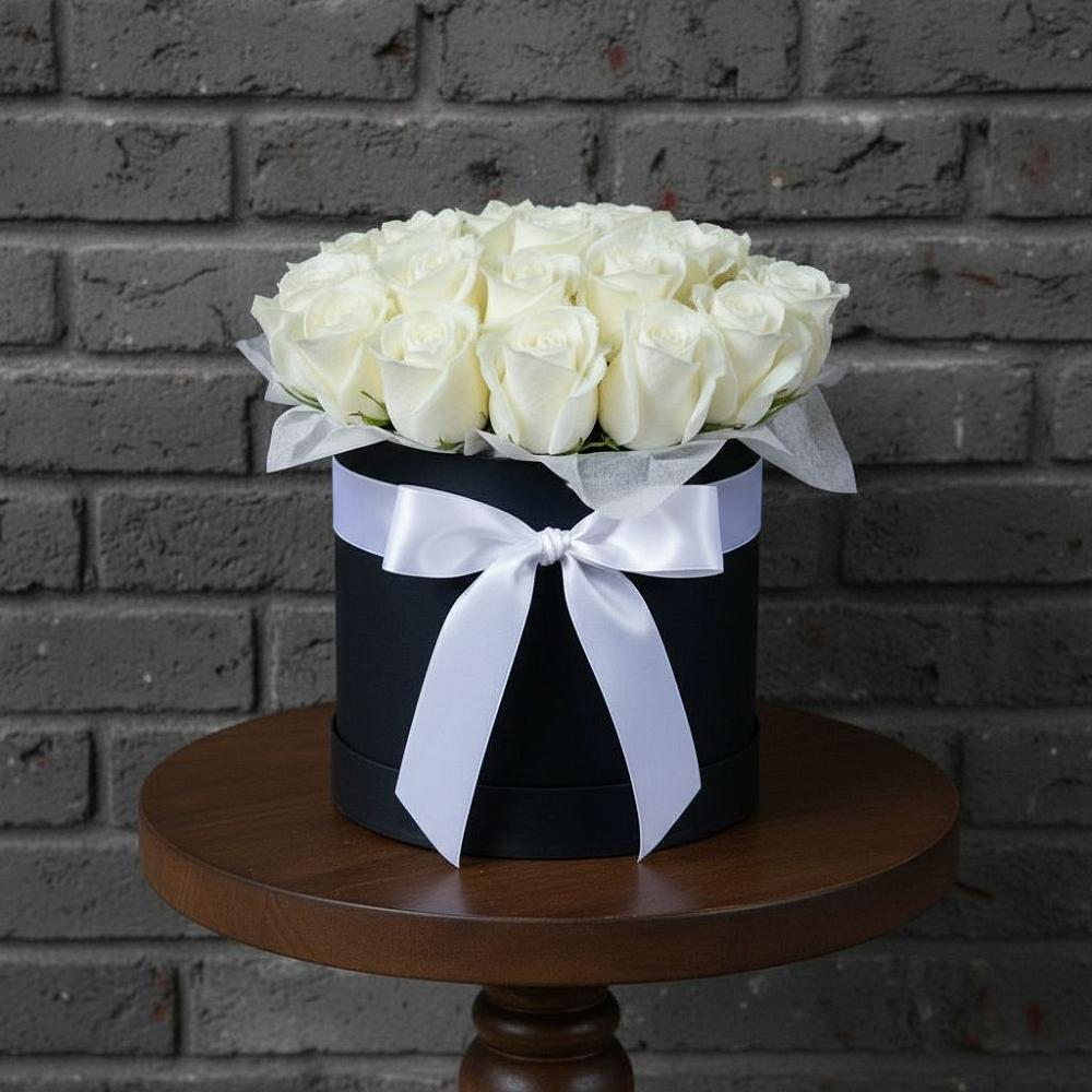 Цветочная композиция из Розы в шляпной коробке в им 9 Января