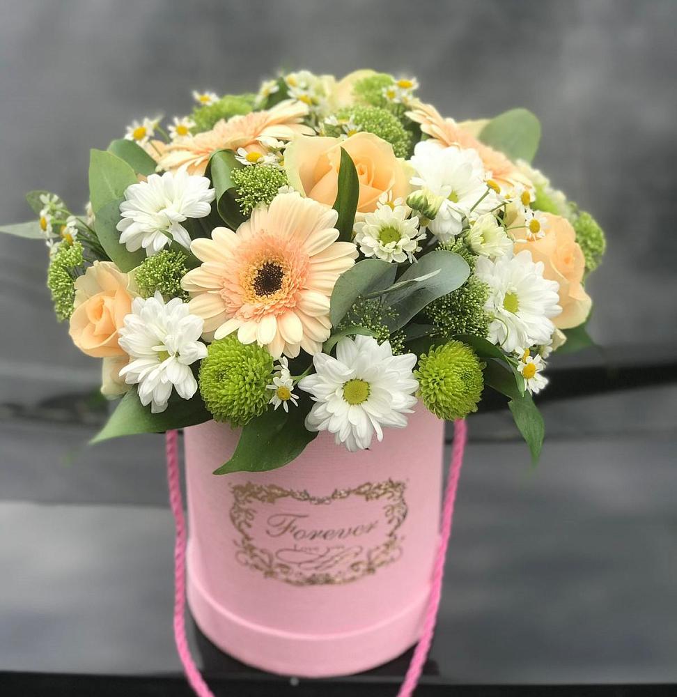 Цветочная композиция из Розы, Герберы и Хризантемы в шляпной коробке в им 9 Января