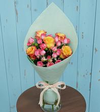 Букет цветов из:  Розы в им 9 Января