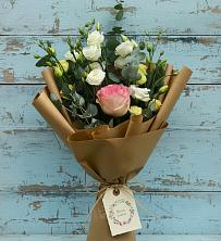 Букет цветов из:  Розы и Лизиантусы в им 9 Января