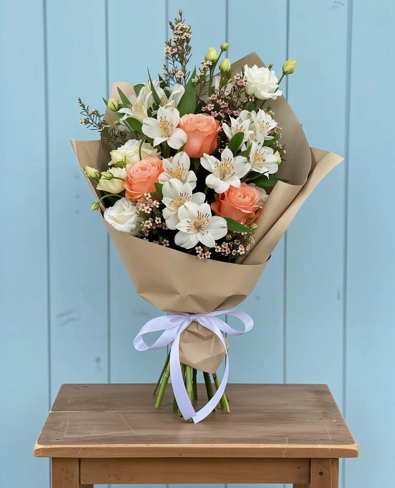 Букет цветов из: Альстромерии, Лизиантусы, Розы и Хризантемы в им 9 Января